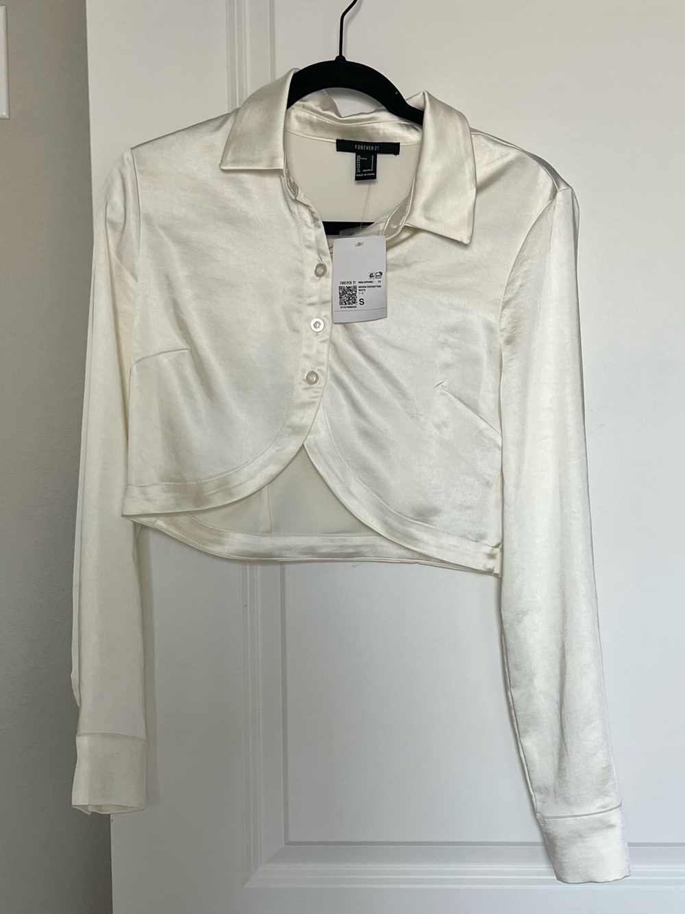 Forever 21 Satin Cropped Button-Up Top  NWT